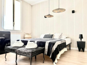 Luxury decorated studio, on trendy harbor Port Lympia, close to old town, and tramway